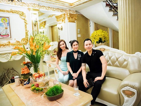 Quỳnh Thư, Khắc Tiệp 'choáng' với nhà dát vàng của Lý Nhã Kỳ