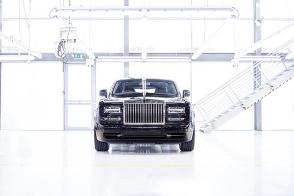   Phantom thế hệ thứ 7 là mẫu đầu tiên dưới thời thương hiệu xe Anh thuộc sở hữu của hãng mẹ BMW từ năm 2003.