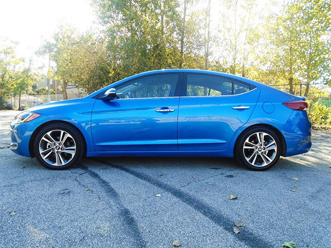 2017 Hyundai Elantra: 17.895 USD