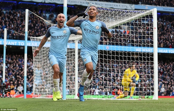 Lập cú đúp bàn thắng, G.Jesus &quot;giải cứu&quot; Man City!