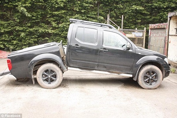 Hàng loạt xe bán tải Nissan Navara tại Anh bị gãy đôi