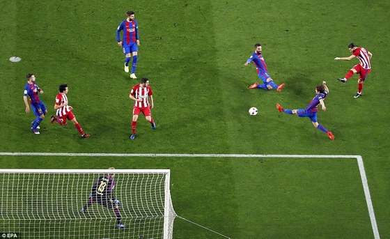 Đúng vào lúc khó khăn nhất, đội bóng thành Madrid lại có bàn quân bình tỉ số nhờ công của Kevin Gameiro.