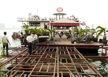 Hà Nội: Cưỡng chế giải tỏa nhà nổi Hồ Tây