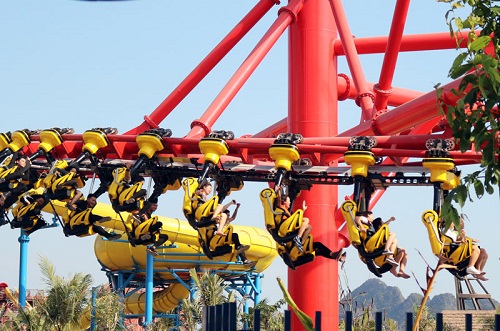 Sun World Ha Long Park đang là lựa chọn chơi xuân hàng đầu của đông đảo du khách với tour du lịch ngắm thành phố di sản từ trên cao: cabin hệ thống cáp treo Nữ Hoàng đạt 2 kỷ lục thế giới, quần thể du lịch giải trí Ba Đèo độc đáo và vòng quay Sun Wheel khổng lồ.