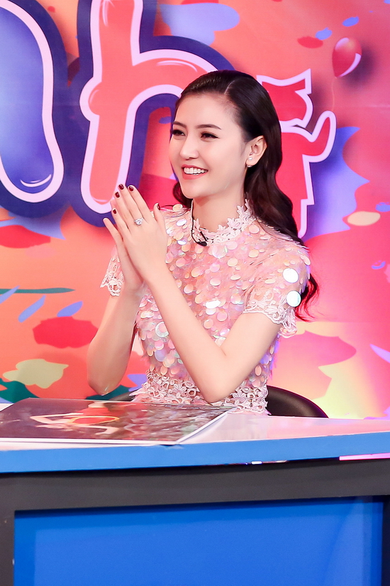 Đến với Siêu Mẫu Nhí lần này, Ngọc Duyên bày tỏ rằng cô cực kỳ yêu thích trẻ con và rất thích chơi đùa cùng các bé. Chủ đề tuần này là trình diễn trang phục Jeans, các thí sinh nhí đã có một đêm thi vô cùng sôi động và vui nhộn. Người đẹp Ngọc Duyên nhiệt tình đưa ra những lời nhận xét và góp ý hết sức chân thành.