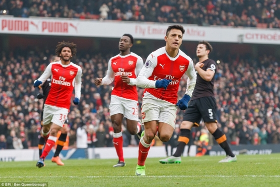 Sanchez ăn mừng sau khi thực hiện thành công quả penalty ở cuối trận