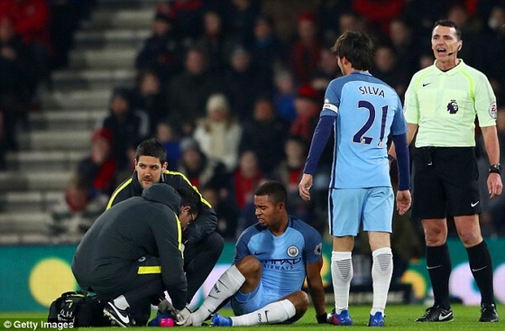 Man City đón tin sốc: G.Jesus phải nghỉ thi đấu hết mùa giải!