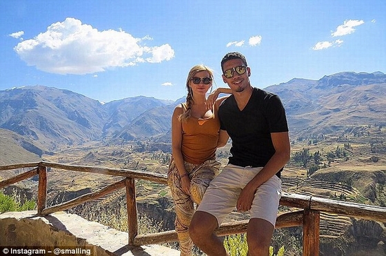 Smalling đăng ảnh vợ sắp cưới Sam Cooke