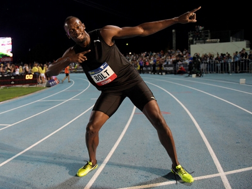 &quot;Tia chớp&quot; Usain Bolt tự tin đá bóng giỏi như Rooney!