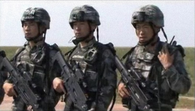 Ban đầu súng được thiết kế cho lực lượng lính thủy đánh bộ, tuy nhiên sau đó súng đã được trang bị cho các lực lượng đặc biệt, theo đó mỗi đơn vị lính đặc nhiệm sẽ được trang bị một khẩu súng này. Nguồn ảnh: Altair Việc được trang bị loại vũ khí nguy hiểm này đã giúp các đơn vị đặc nhiệm nâng cao sức tác chiến đáng kể. Nguồn ảnh: Chinavme