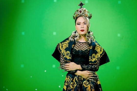 Mỹ Tâm liên tục xin lỗi trong clip trần tình về tác quyền!