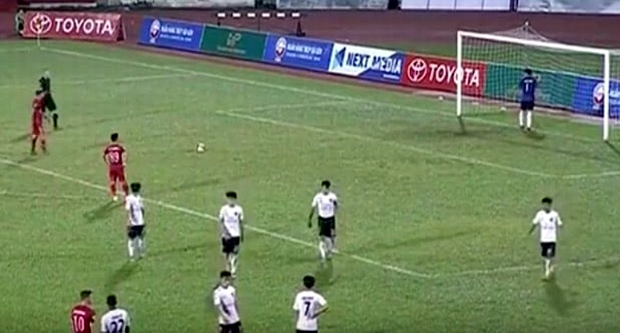 Báo chí thế giới sốc nặng với &quot;vết nhơ&quot; tại V-League!