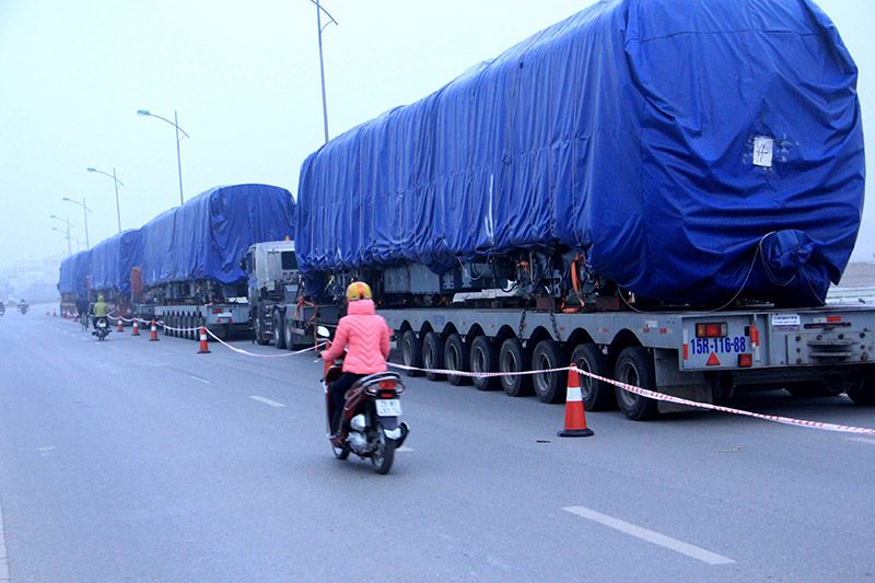 Cấm đường Quang Trung- Hà Đông để đưa tàu lên đường ray