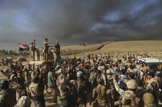 Quân đội Iraq đang ăn mừng chiến thắng ở chiến trường Mosul