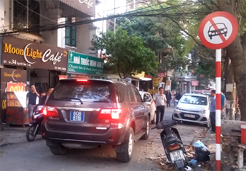 Ô tô đi vào đường cấm phạt từ 800 nghìn - 1,2 triệu đồng