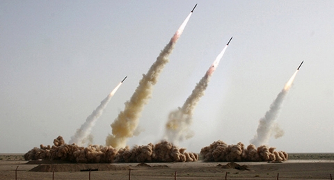 Iran &quot;dương oai diễu võ&quot; thách thức phương Tây