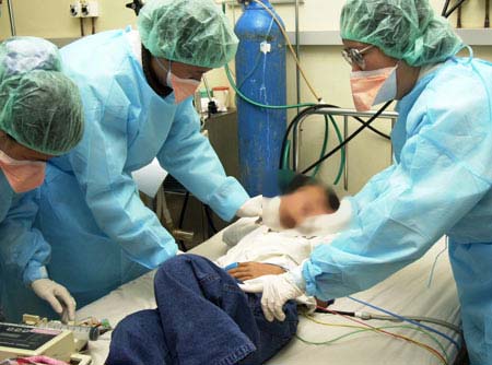Nghệ An: 20 học sinh nghi bị viêm cầu thận, 2 em tử vong