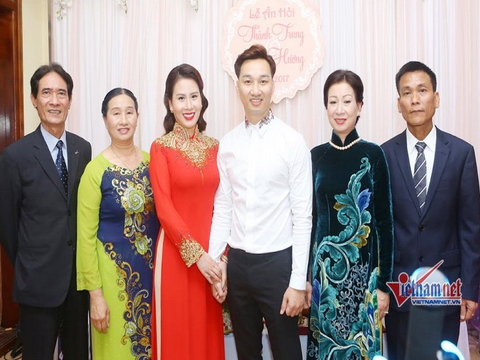 Ngắm ảnh lễ ăn hỏi của MC Thành Trung và vợ hotgirl 9X