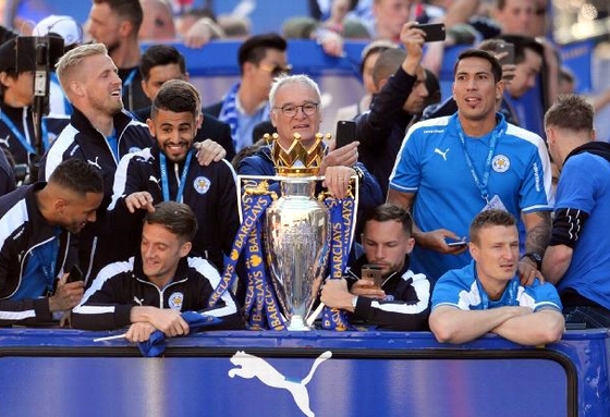 Giới cầu thủ, HLV &quot;choáng&quot; trước việc ông Ranieri bị sa thải!