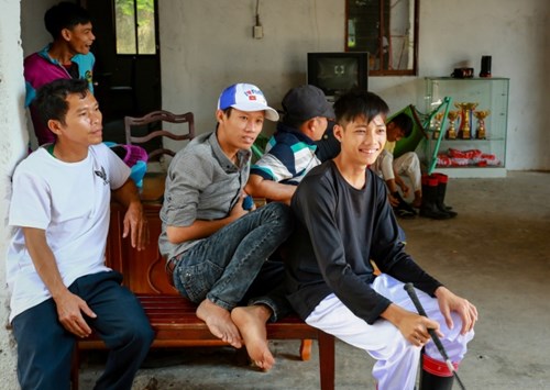 Phút nghỉ ngơi của các nài ngựa sau mỗi giờ tập luyện. 