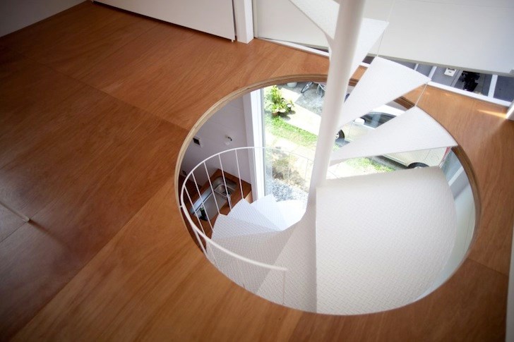 Cầu thang vừa lạ mắt, vừa tiết kiệm diện tích. Ảnh: Inhabitat.
