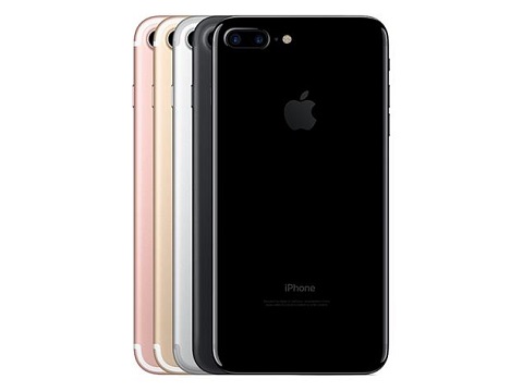 iPhone 7 32GB. Giá online là 17,79 triệu đồng. Giá bán thường là 18,79 triệu đồng. iPhone 7 32GB được Apple trang bị nút home thành dạng cứng và nhận biết cảm ứng lực. Điều dễ nhận thấy nhất về iPhone 7 tiếp theo chính là mặt sau với dãy ăng-ten được giấu đi, còn lại ngoại hình máy không thay đổi nhiều so với iPhone 6s trước đó. Cũng như dòng iPhone 7 phiên bản 128GB, iPhone 7 32GB đạt chuẩn chống nước, mang tới sự an tâm lớn cho người dùng khi vô tình để máy dính nước mưa hay làm đổ nước. Camera trước tăng lên 7 MP cùng tính năng chụp Retina Flash giúp người dùng chụp ảnh tốt hơn ở điều kiện thiếu sáng.