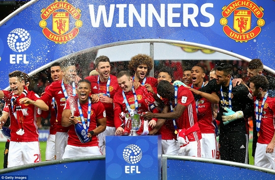 Thắng kịch tính Southampton, MU vô địch League Cup