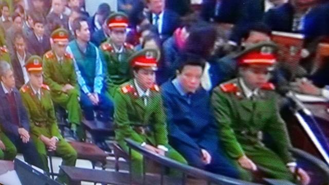 Hà Văn Thắm xuất hiện trước vành móng ngựa