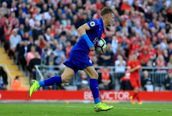 Vardy ghi bàn thắng danh dự cho đội khách