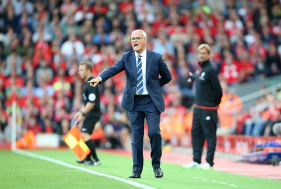 Trận này không còn bóng dáng HLV Ranieri chỉ đạo các học trò