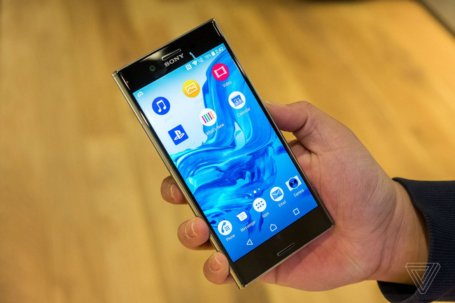 Smartphone màn hình đẹp lung linh của Sony vẫn bị chê