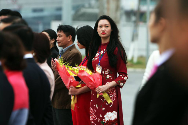 Những bó hoa tươi được chuẩn bị chu đáo để chào đón Nhà vua và Hoàng hậu Nhật Bản tới Việt Nam.