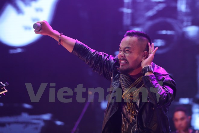 Liveshow diễn ra không u buồn mà lạc quan, khỏe khoắn như điều mà Trần Lập vẫn luôn nhắn gửi. (Ảnh: Minh Sơn/Vietnam+)
