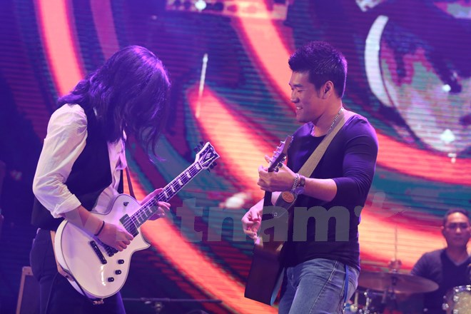Khán giả được nghe lại những bài hát đầy cảm xúc mãnh liệt của Trần Lập như Rock xuyên màn đêm, Những chuyến đi dài, Trở về,.... (Ảnh: Minh Sơn/Vietnam+)