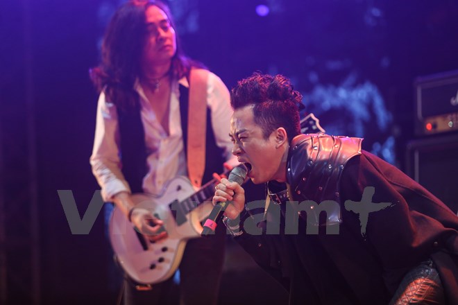 Theo chia sẻ của MC Anh Tuấn thì ban tổ chức thống nhất sẽ không có người dẫn chương trình vì muốn để âm nhạc cất lên tiếng nói và dẫn dắt chương trình cũng như khán giả. (Ảnh: Minh Sơn/Vietnam+)