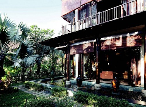 Hà Kiều Anh, hoa hậu Hà Kiều Anh, sao Việt Song đó vẫn chưa phải là đối tượng mà công chúng thường ca ngợi như ‘ngôi nhà đẹp nhất showbiz Việt’. Vì nơi mà gia đình Hà Kiều Anh đang sống là một căn biệt thự vườn rộng 500m2, tọa lạc ở khu biệt thự quận 2, TP HCM.