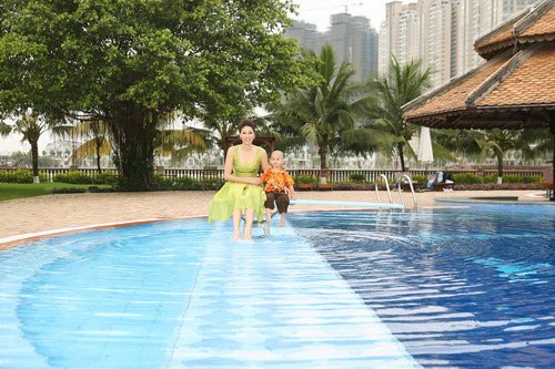 Hà Kiều Anh, hoa hậu Hà Kiều Anh, sao Việt Hà Kiều Anh sống cuộc sống viên mãn, hạnh phúc bên các con.