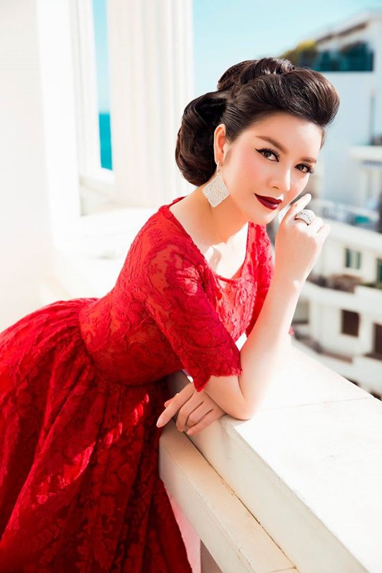 Lý Nhã Kỳ giàu có cỡ nào? Xuất thân bình thường, không sở hữu sắc vóc vạn người mê, Lý Nhã Kỳ vẫn giàu có nhất nhì showbiz.