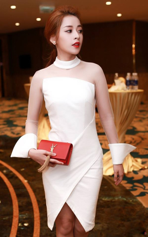 Nếu như trong sự nghiệp diễn xuất, Chi Pu gây tiếng vang trong các bộ phim điện ảnh Thần tượng, Hương ga, Yêu... thì với ngoại hình, nhan sắc của Chi cũng có bước chuyển mình lớn. Từ hot girl kẹo ngọt, nữ ca sĩ Minh Tú trong Thần tượng khiến công chúng bất ngờ bởi sự sang chảnh, nét quyến rũ khi khoe vóc dáng của tuổi trưởng thành. Lời tuyên bố: