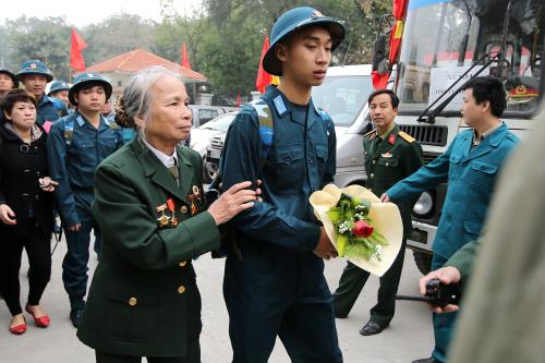 Nhập ngũ trong ngày Valentine: Nụ hôn và nước mắt