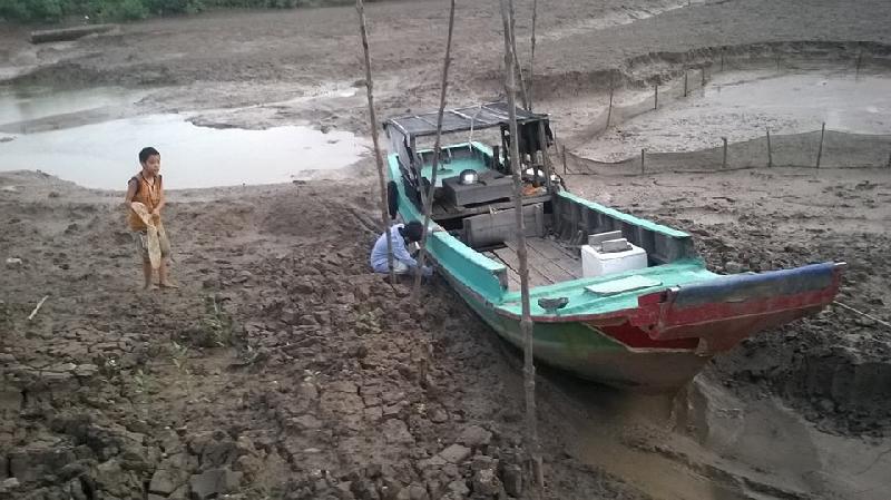 Biển Thới Thuận thuộc xã Thới Thuận, tỉnh Bến Tre. Sự kết hợp giữa biển và phù sa mang tạo cho vùng biển này màu sắc lạ đến mức dân địa phương và du khách hay gọi là biển đỏ.Ảnh: Terasa Bé Mười. 