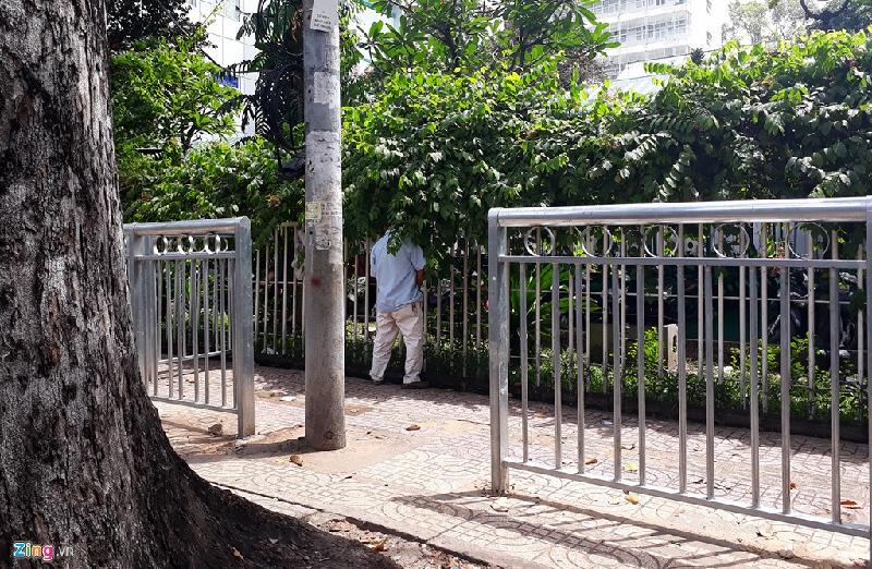 Dai phan cach via he nhu chuong thu o Sai Gon hinh anh 21