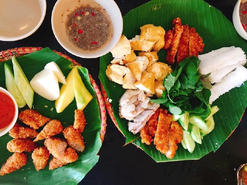 Các loại mắm từ cá, tôm như mắm tôm, tép, ruốc, cá lóc... đều nặng mùi và có quy trình chế biến 