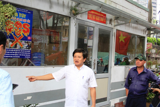 Sau đó, chiếc xe này bị cẩu về bãi tập kết
