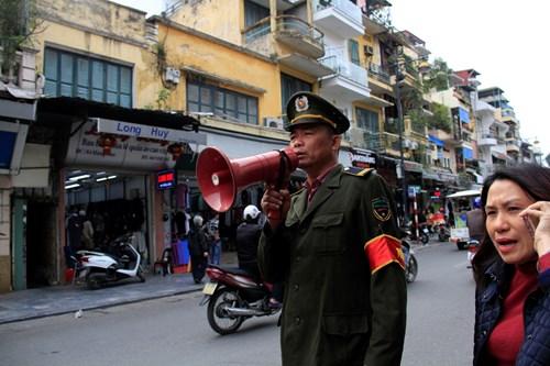  Các chủ phương tiện bị lập biên bản vì lấn chiếm vỉa hè