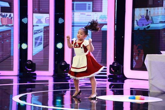 Diệu Nhi nhảy Dance sport để “chiêu dụ” thí sinh  Cô bé Phương Phương 7 tuổi xuất hiện trong clip giới thiệu với tạp dề và khăn đội đầu rất dễ thương để hướng dẫn món ăn. Mỹ Linh chia sẻ sau nhiều lần bị chương trình “dụ”, chị rút kinh nghiệm và loại ngay phương án hướng dẫn món ăn. Đại Nghĩa suy luận những bé “múp múp” như vậy thì thường cha mẹ sẽ cho đi học nhảy để săn chắc body. Trấn Thành cũng có dự đoán tài năng của bé là nhảy múa khi dựa vào bàn tay săn chắc của bé lúc cắt thức ăn.