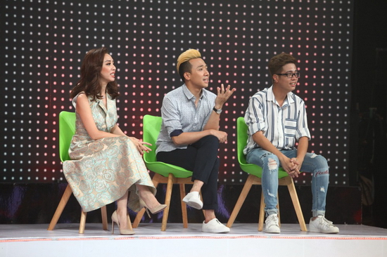 Bùi Anh Tuấn nhận thấy anh chàng này không thay đổi cảm xúc trên gương mặt khi xem clip nên anh không xác định được thí sinh là người có giọng hát như thế nào. Trấn Thành xét về nhân tướng học và thấy nhân trung không sâu, hai mắt không muốn mở to nên tin chắc anh này đang đánh lừa mọi người.