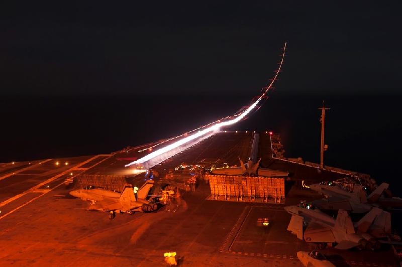 Uy lực vượt trội của sân bay nổi vừa đến Biển Đông hình ảnh 9 CVN-70 từng tham chiến tại Iraq, Afghanistan. Tàu trải qua đợt đại tu và tiếp nhiên liệu hạt nhân vào năm 2005.