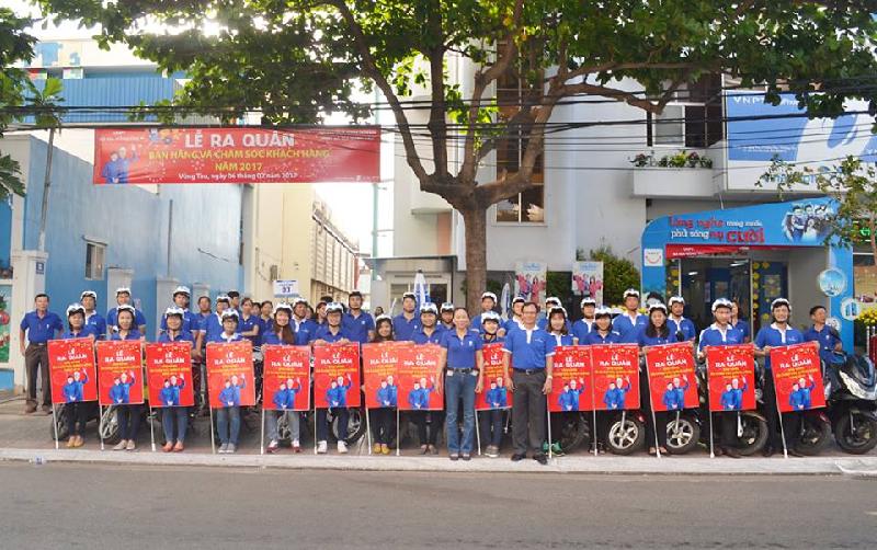Ra quân bán hàng và chăm sóc khách hàng 