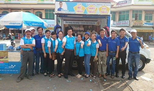 Đây là đợt ra quân bán hàng lưu động đầu tiên vào đầu xuân 2017, nhằm tạo không khí thi đua sôi nổi cho các cán bộ, nhân viên bán hàng của đơn vị ngay từ đầu năm Đinh Dậu, đồng thời cũng thể hiện quyết tâm phấn đấu thực hiện hoàn thành các chỉ tiêu kế hoạch SXKD năm nay. Kết quả của đợt ra quân này, đội bán hàng lưu động của TTKD VNPT Vĩnh Long đã bán được 269 SIM VinaPhone các loại.